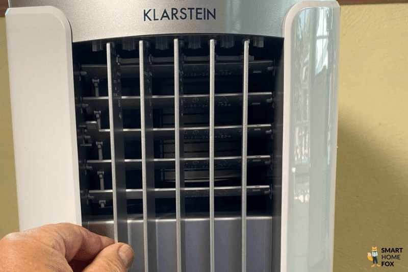 Die Luftschlitze verschiedener mobiler Klimaanlage musst Du per Hand ausrichten, da sie keine automatische Bedienung haben.